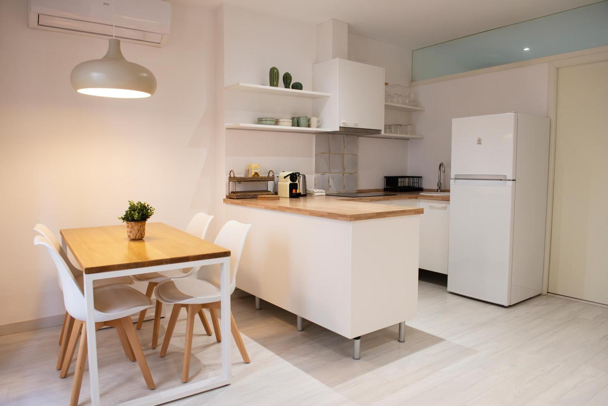 Elena Apartments Girona Bagian luar foto